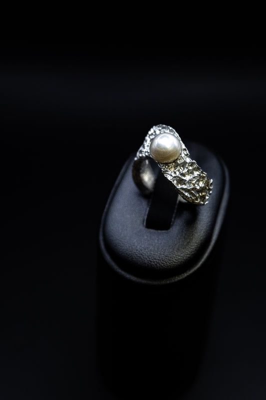 Anello Argento e perla Linea "Frammenti di Luna"