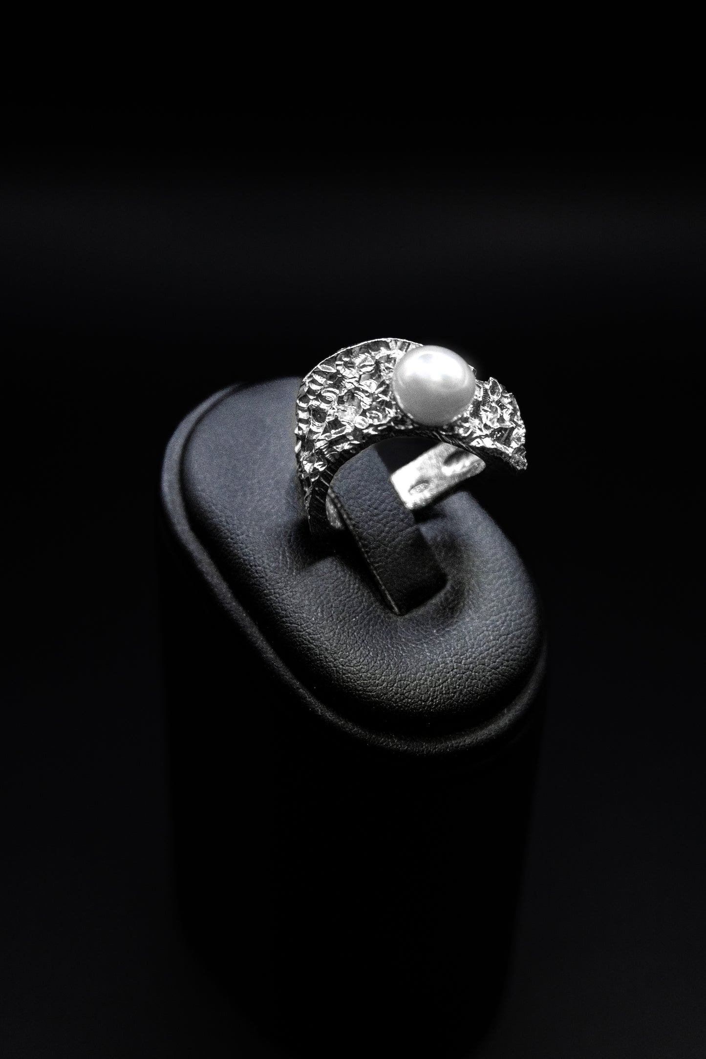 Anello Argento e perla Linea "Frammenti di Luna"