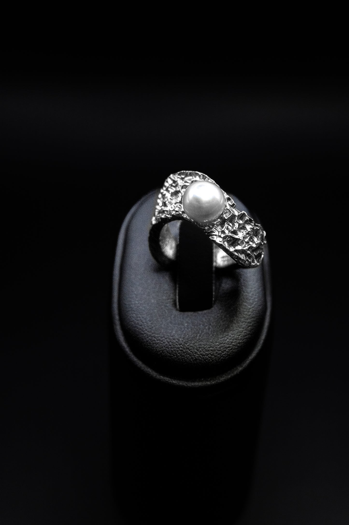 Anello Argento e perla Linea "Frammenti di Luna"