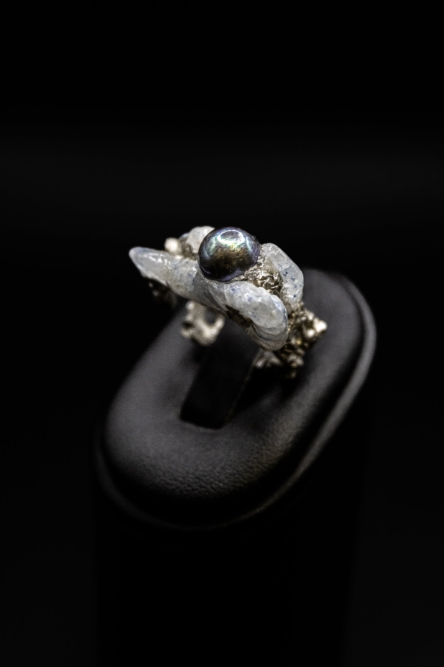 Anello Argento e perla linea "Frammenti di Luna"