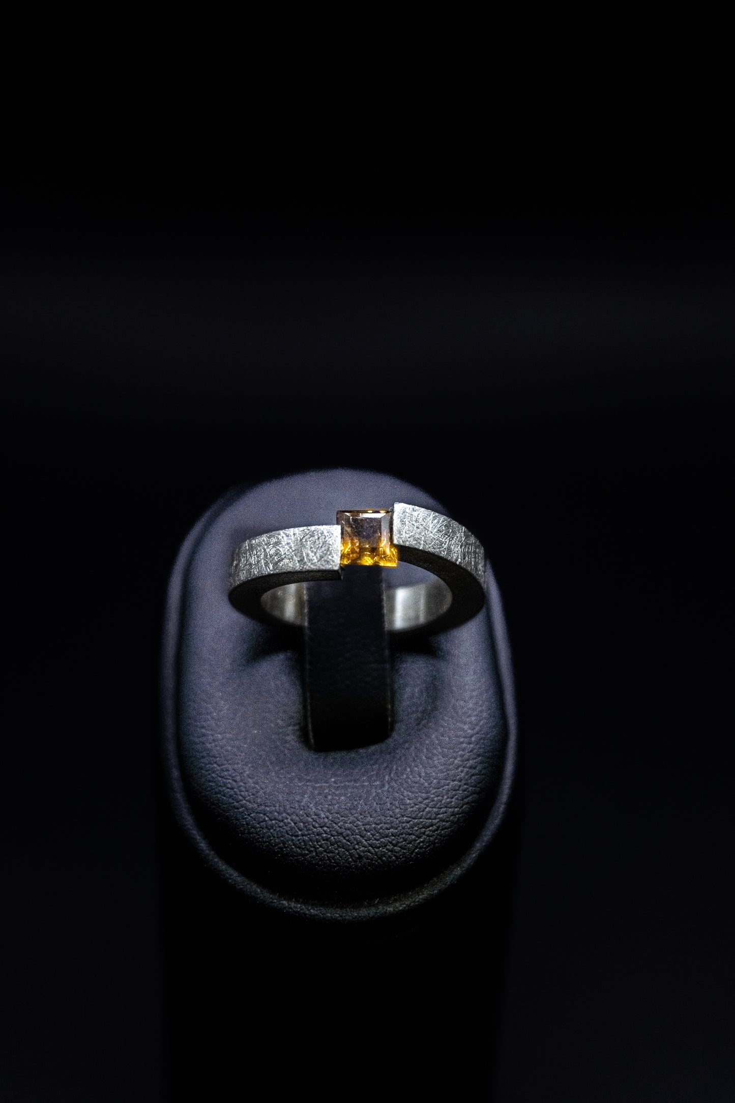 Anello solitario Argento con citrino linea "Frammenti di Luna"