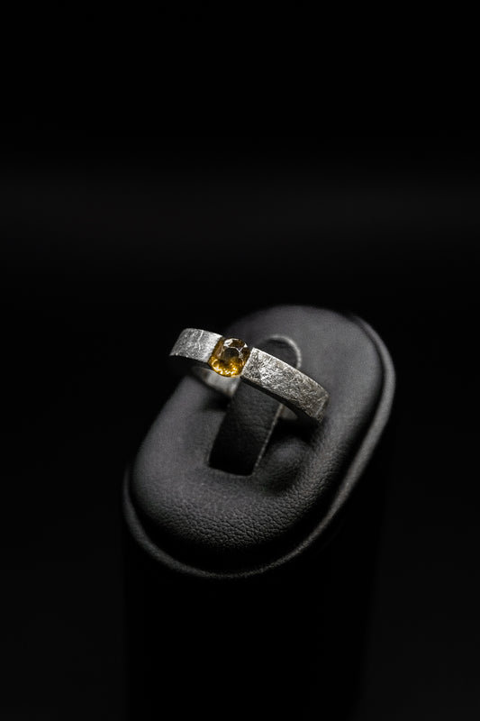 Anello solitario  argento e citrino linea "Frammenti di Luna"