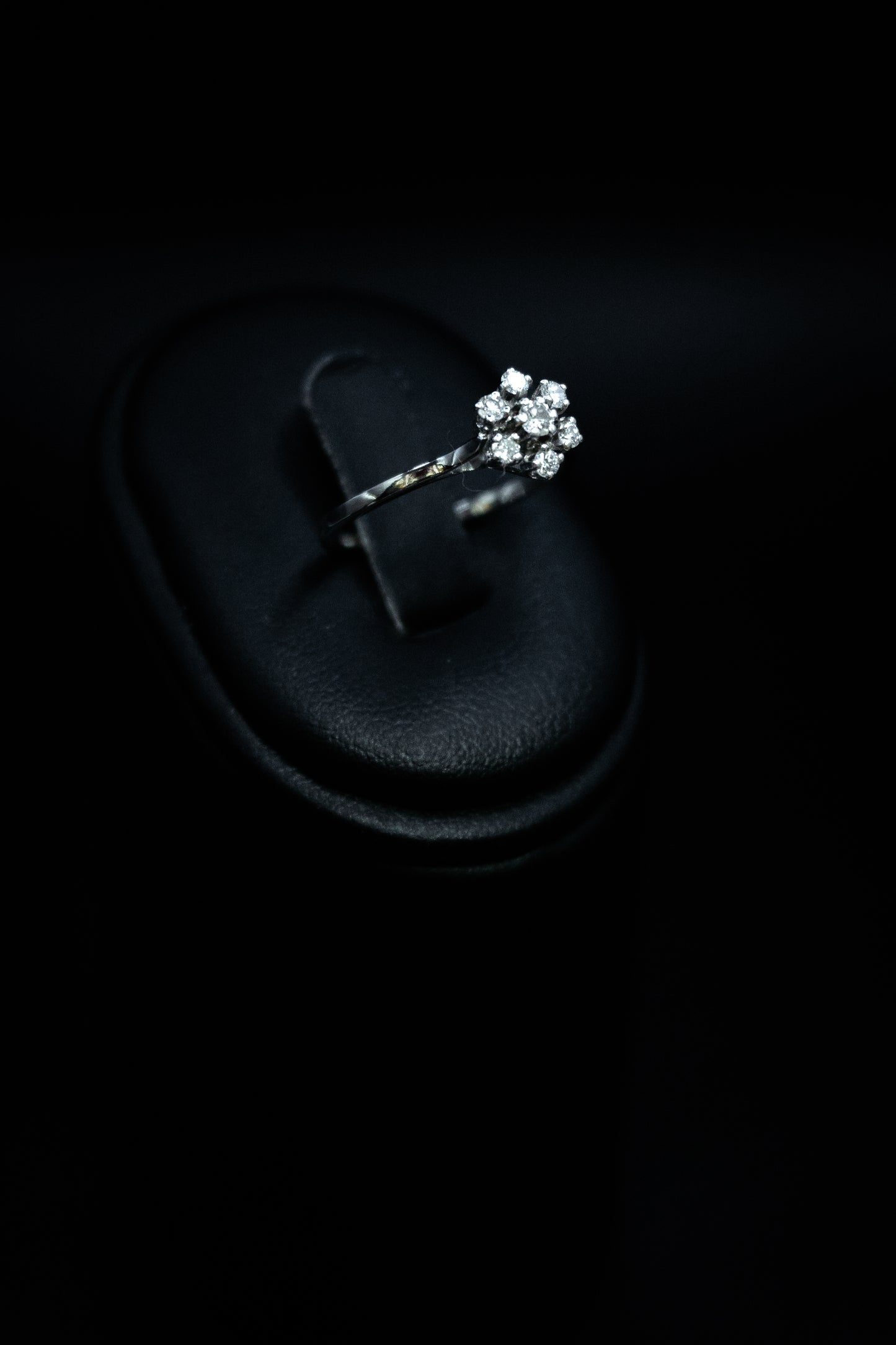Anello fiore in oro 18 k. ti con Diamanti