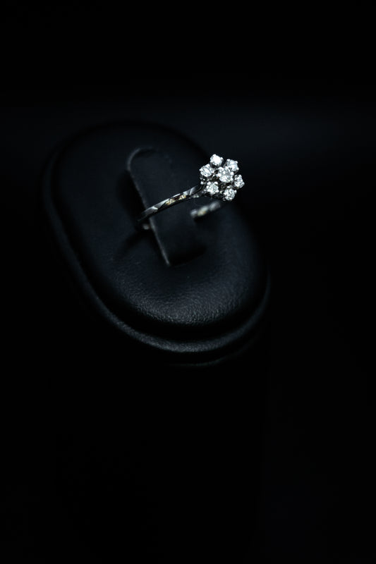 Anello  fiore in oro 18 k. ti con Diamanti