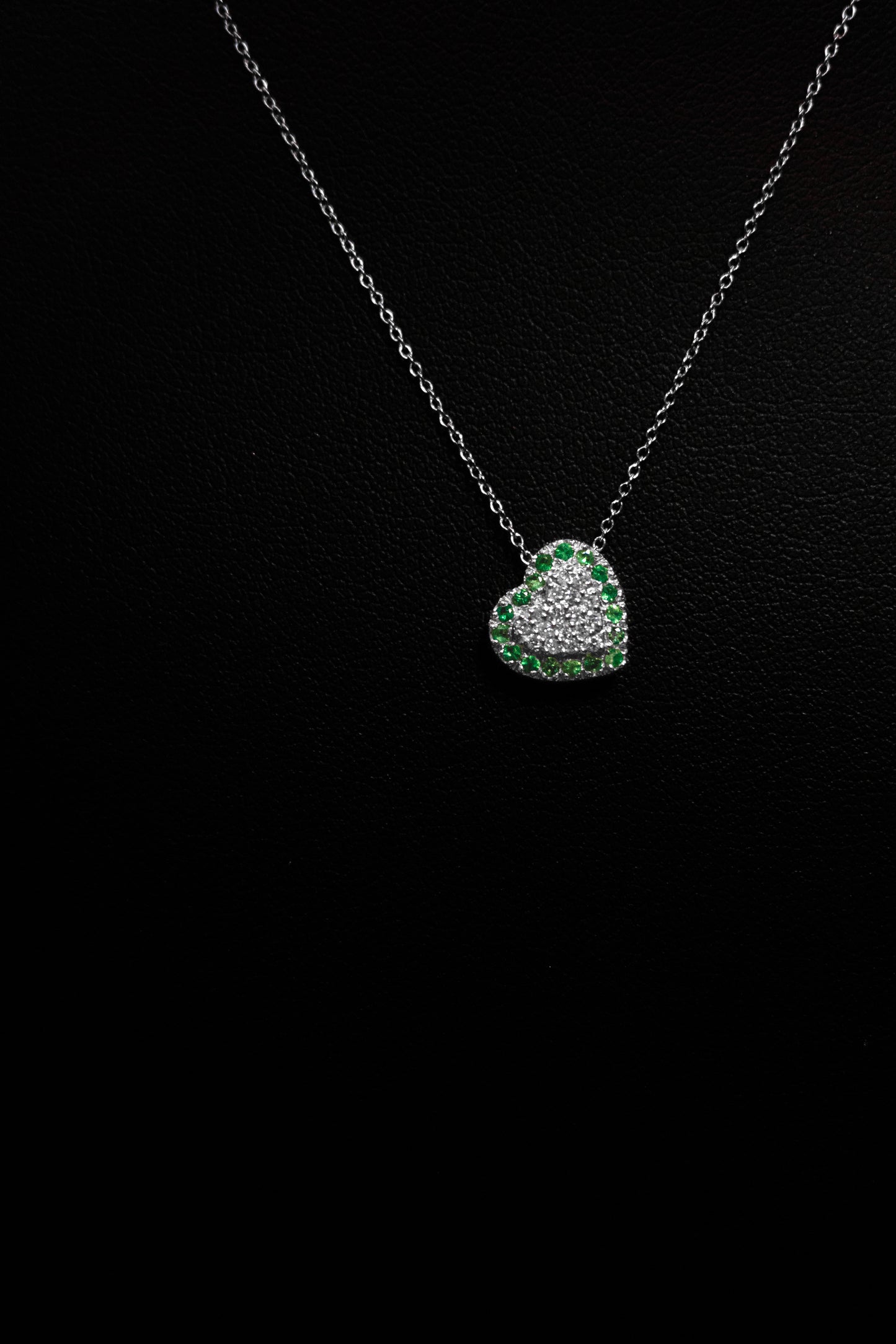 Collana e ciondolo cuore con Diamanti e Smeraldi