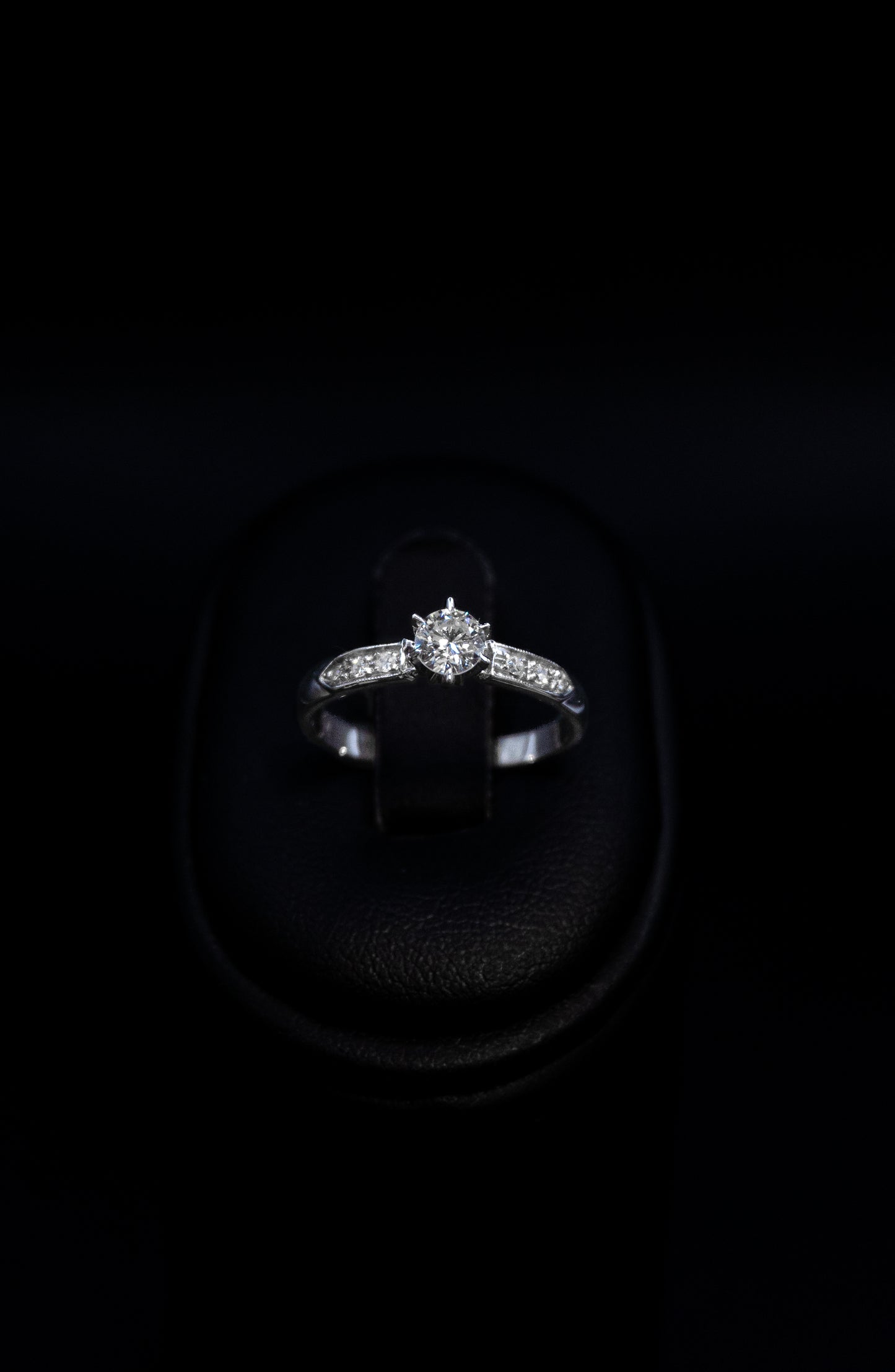 Anello Solitario con Diamanti