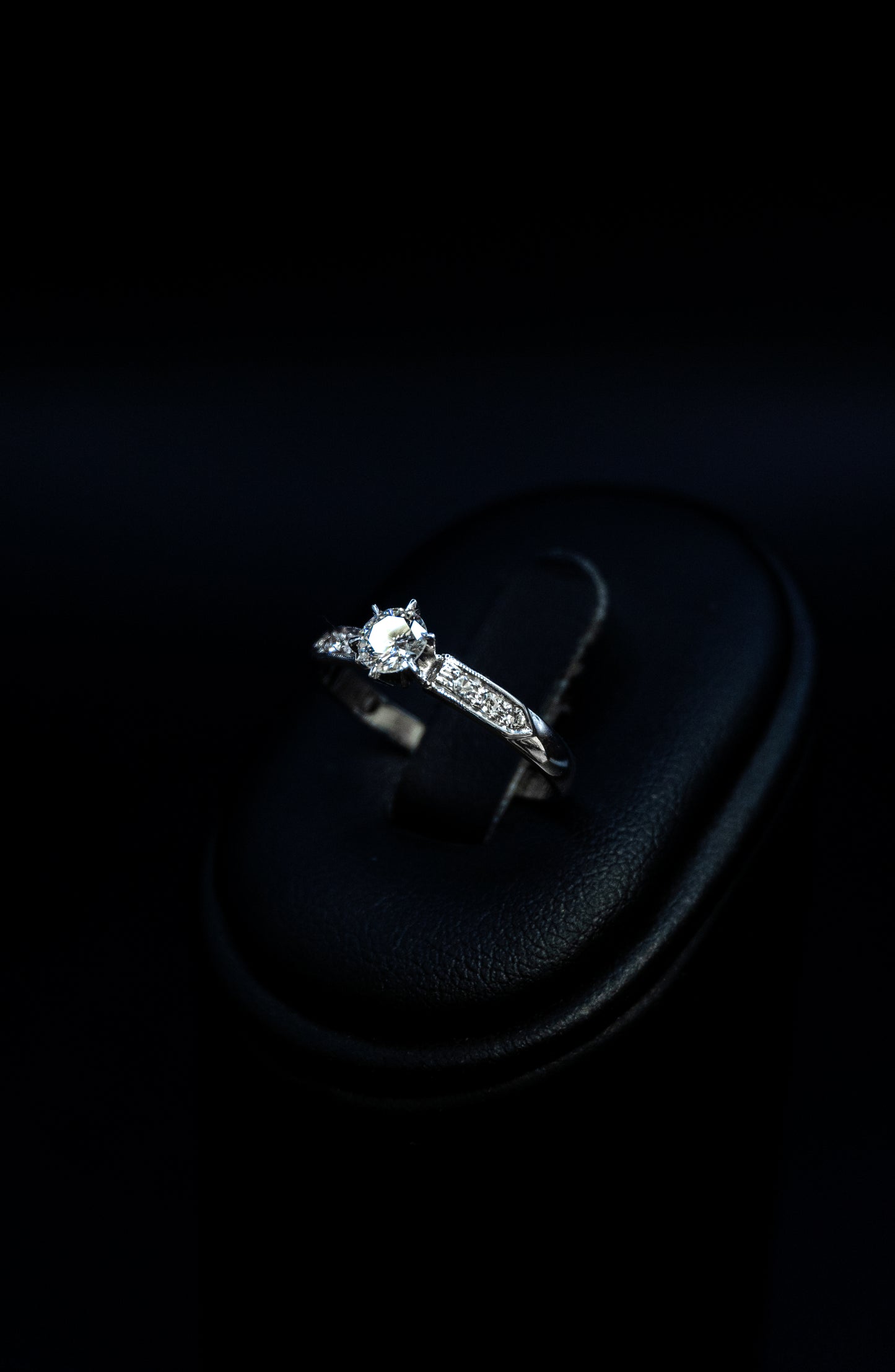 Anello Solitario con Diamanti