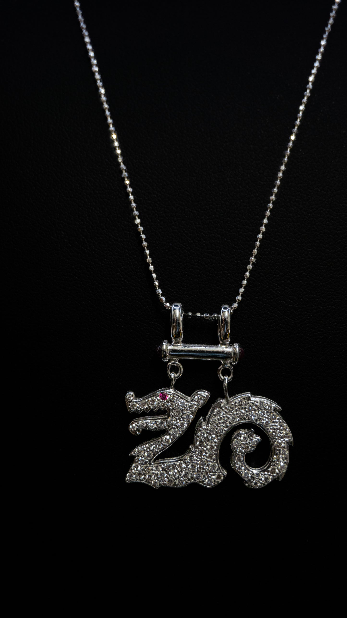 Collana in oro e ciondolo Dragone con Diamanti e rubini