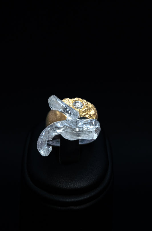 Anello solitario in oro con Diamante e resina