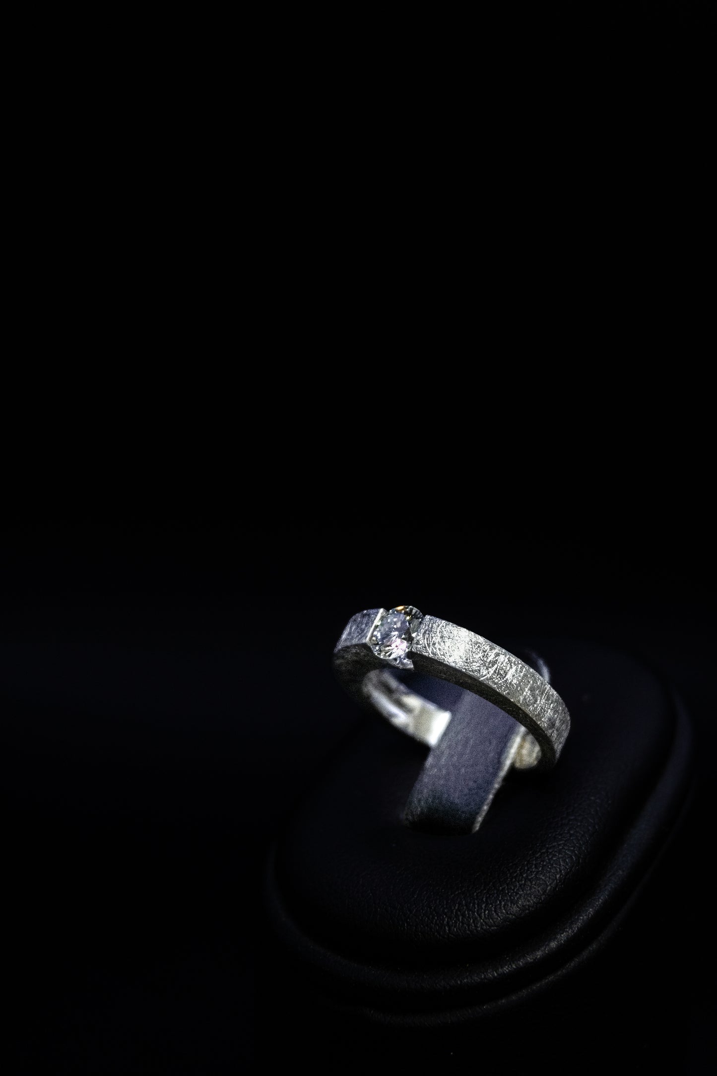Anello Solitario con Diamante