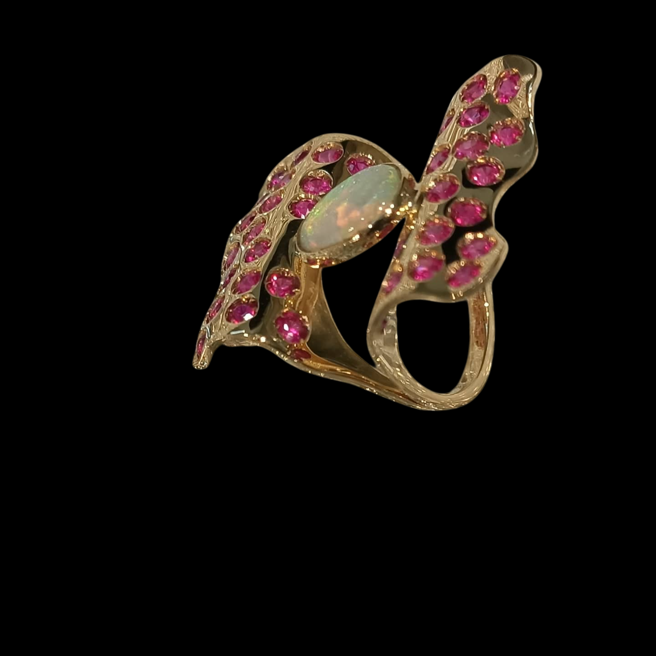 Anello in oro con Opale e rubini