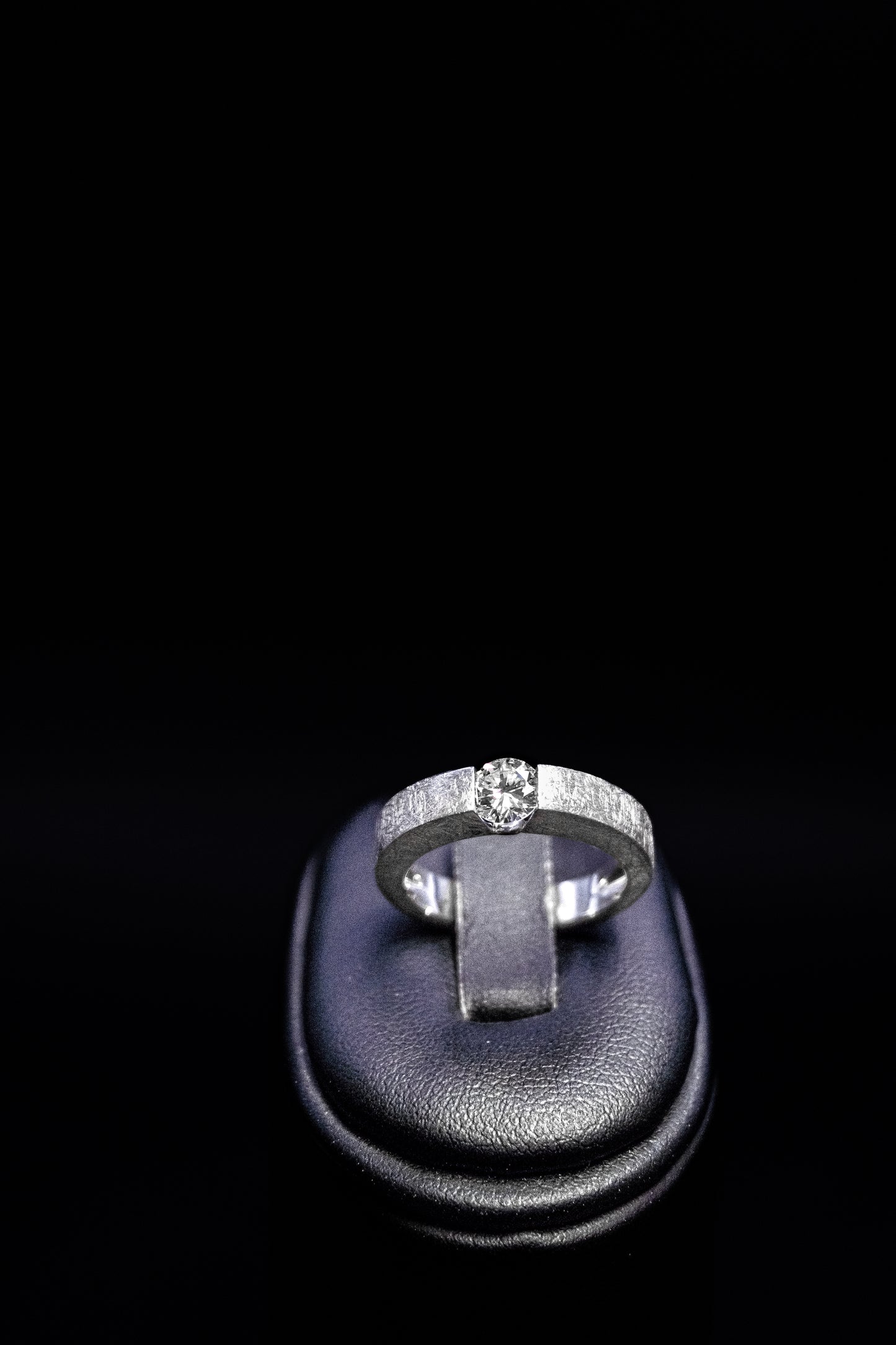 Anello Solitario con Diamante